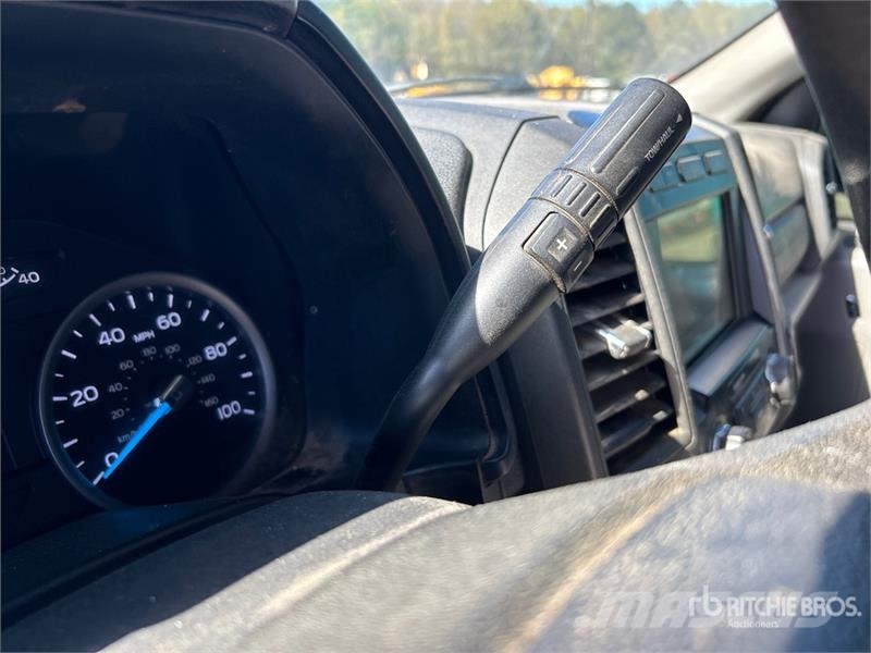 Ford F-350 XL 4x4 Crew Cab Pickup Ostalo