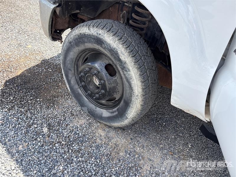 Ford F-350 XL 4x4 Crew Cab Utility Truck Utilitaire benne
