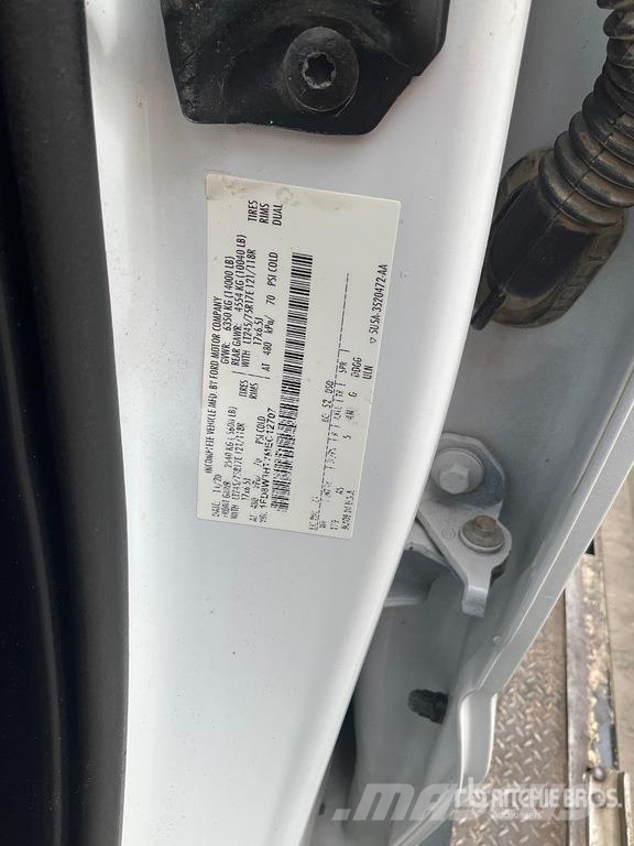 Ford F-350 XL 4x4 Crew Cab Utility Truck (Inoperable) ピックアップ/ドロップサイド