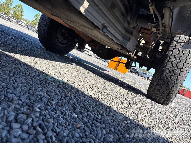Ford F-350 XL 4x4 Crew Cab Pickup (Inoperable) その他
