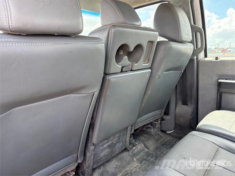 Ford F-350 XL 4x4 Crew Cab Utility Truck Utilitaire benne