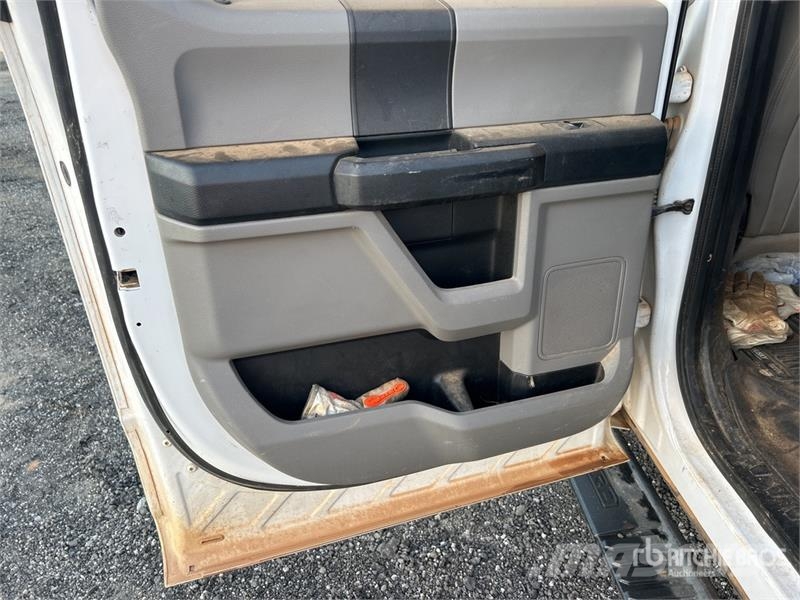 Ford F-350 XL 4x4 Crew Cab Pickup Ostalo