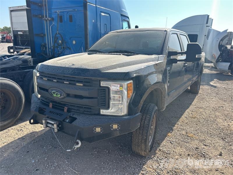 Ford F-350 XL 4x4 Crew Cab Pickup Andere Transporter
