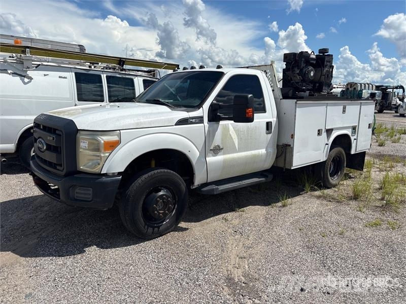 Ford F-350 XL 4x4 Service Truck (Inoperable) 多目的／汎用車両