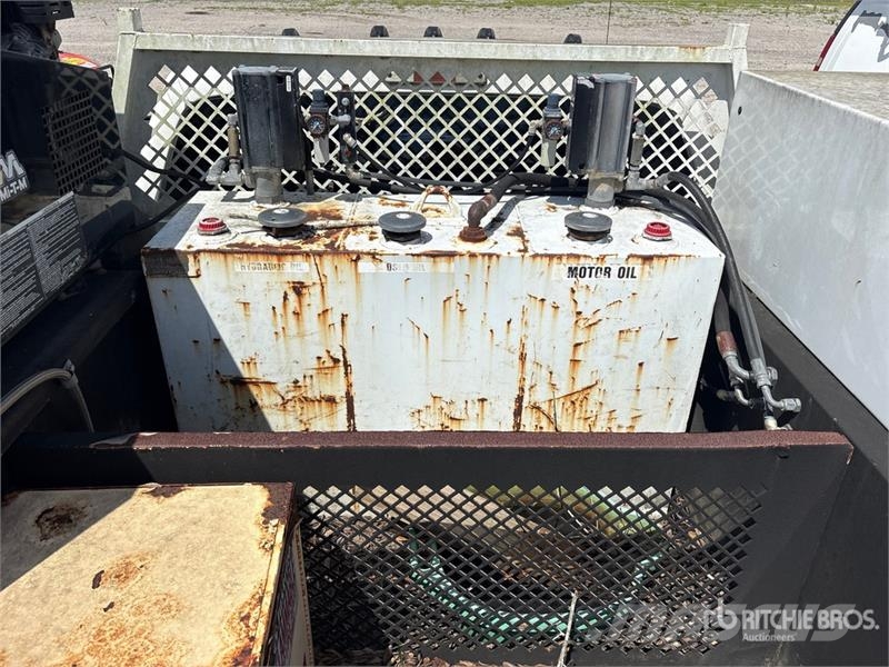 Ford F-350 XL 4x4 Service Truck (Inoperable) 多目的／汎用車両