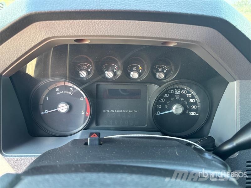 Ford F-350 XL 4x4 Service Truck (Inoperable) 多目的／汎用車両