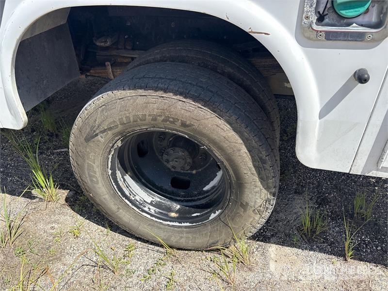 Ford F-350 XL 4x4 Service Truck (Inoperable) 多目的／汎用車両