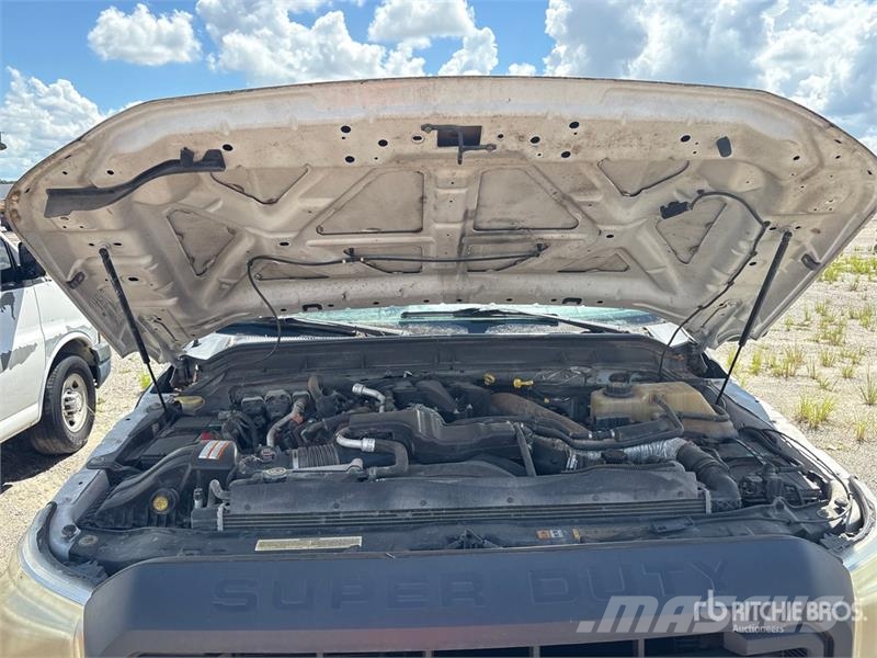 Ford F-350 XL 4x4 Service Truck (Inoperable) 多目的／汎用車両