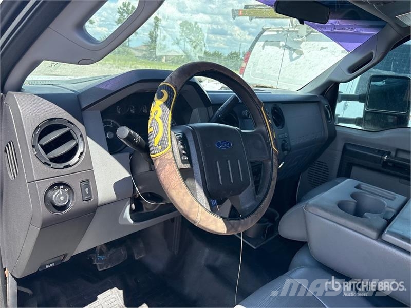 Ford F-350 XL 4x4 Service Truck (Inoperable) 多目的／汎用車両