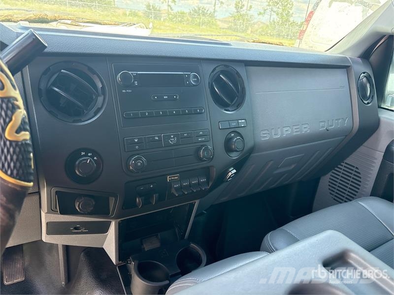 Ford F-350 XL 4x4 Service Truck (Inoperable) 多目的／汎用車両