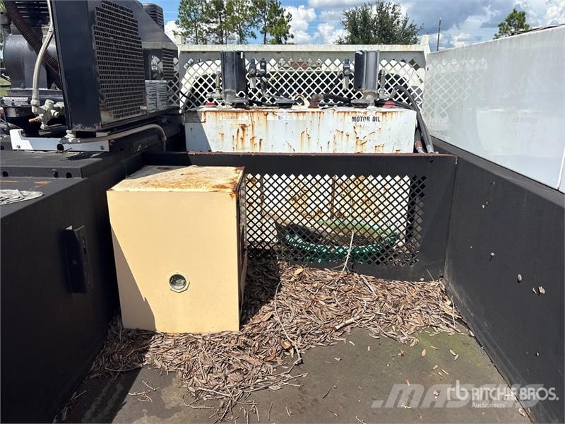 Ford F-350 XL 4x4 Service Truck (Inoperable) 多目的／汎用車両