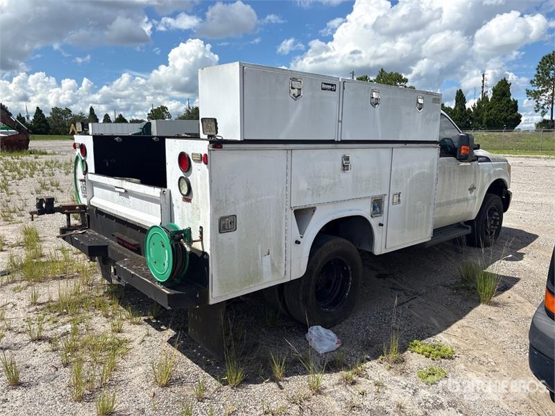 Ford F-350 XL 4x4 Service Truck (Inoperable) 多目的／汎用車両