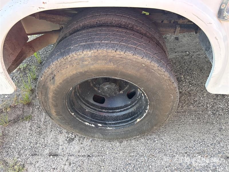 Ford F-350 XL 4x4 Service Truck (Inoperable) 多目的／汎用車両