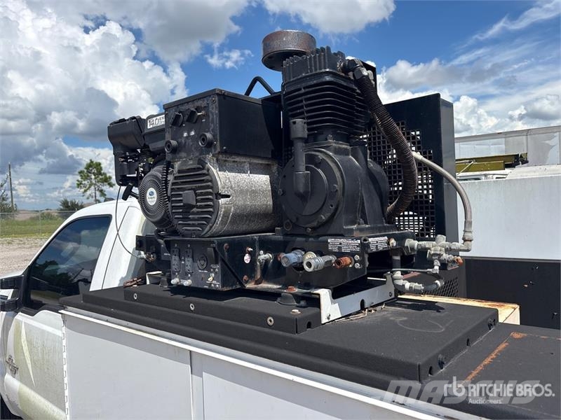 Ford F-350 XL 4x4 Service Truck (Inoperable) 多目的／汎用車両