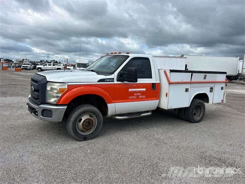 Ford F-350 XL 4x4 Utility Truck Kiperi