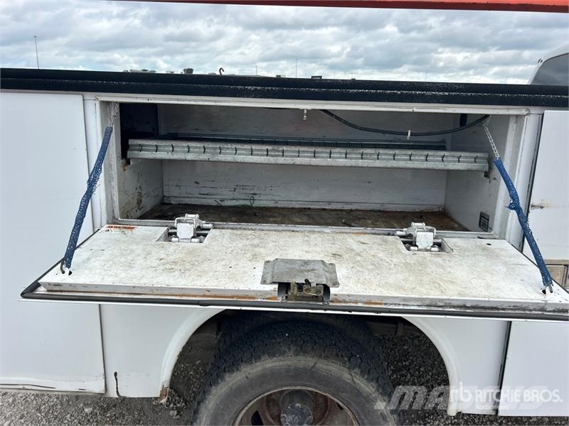 Ford F-350 XL 4x4 Utility Truck Kiperi