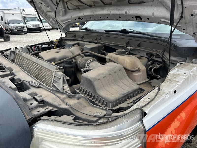 Ford F-350 XL 4x4 Utility Truck Kiperi