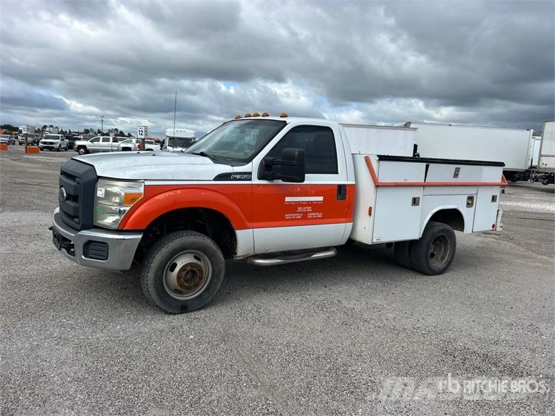 Ford F-350 XL 4x4 Utility Truck Kiperi