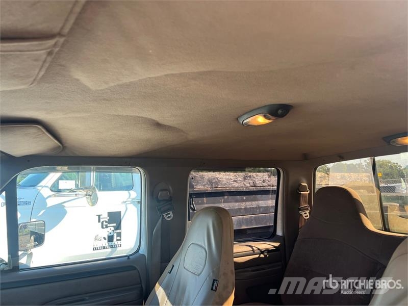 Ford F-350 XLT 4x2 Crew Cab Pickup Інше