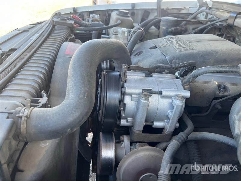 Ford F-350 XLT 4x2 Crew Cab Pickup Інше