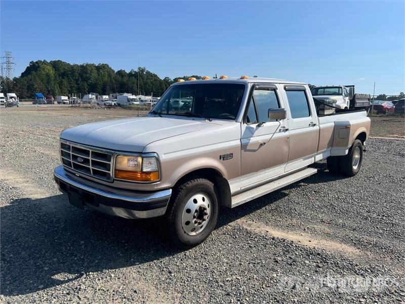 Ford F-350 XLT 4x2 Crew Cab Pickup Інше