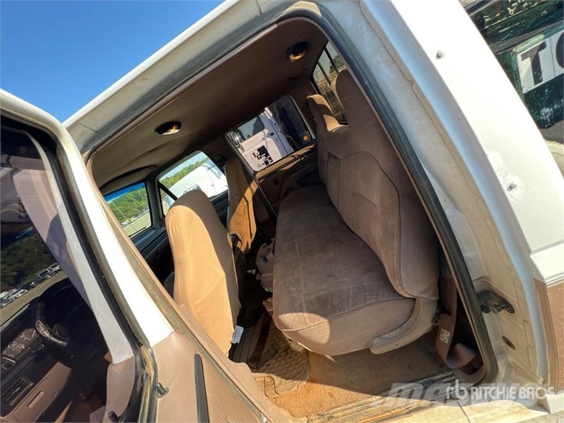 Ford F-350 XLT 4x2 Crew Cab Pickup Інше