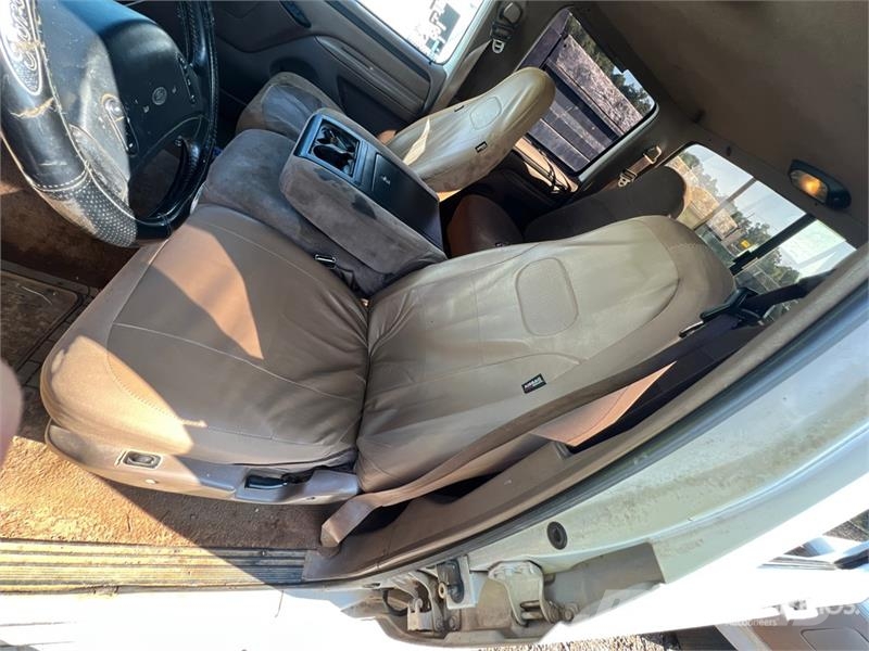 Ford F-350 XLT 4x2 Crew Cab Pickup Інше