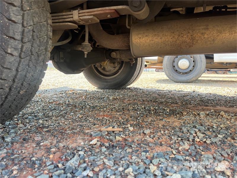 Ford F-350 XLT 4x2 Crew Cab Pickup Інше