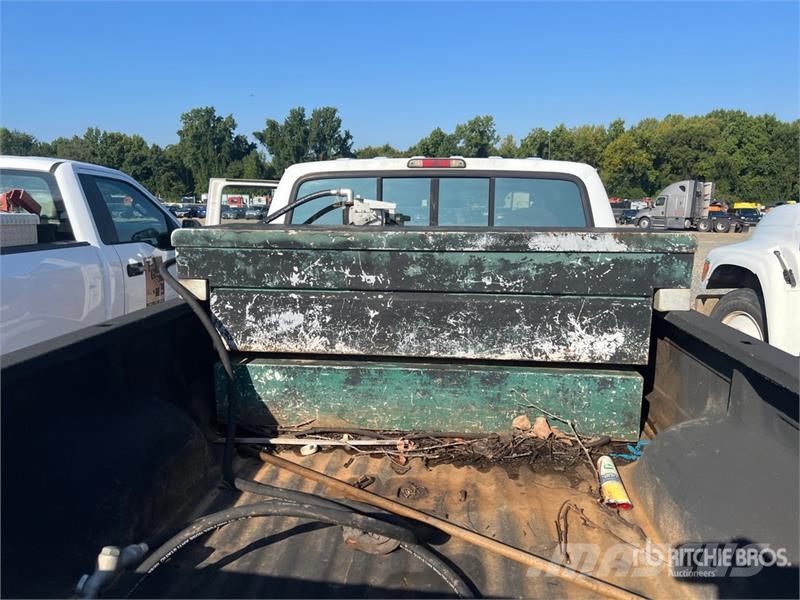 Ford F-350 XLT 4x2 Crew Cab Pickup Інше