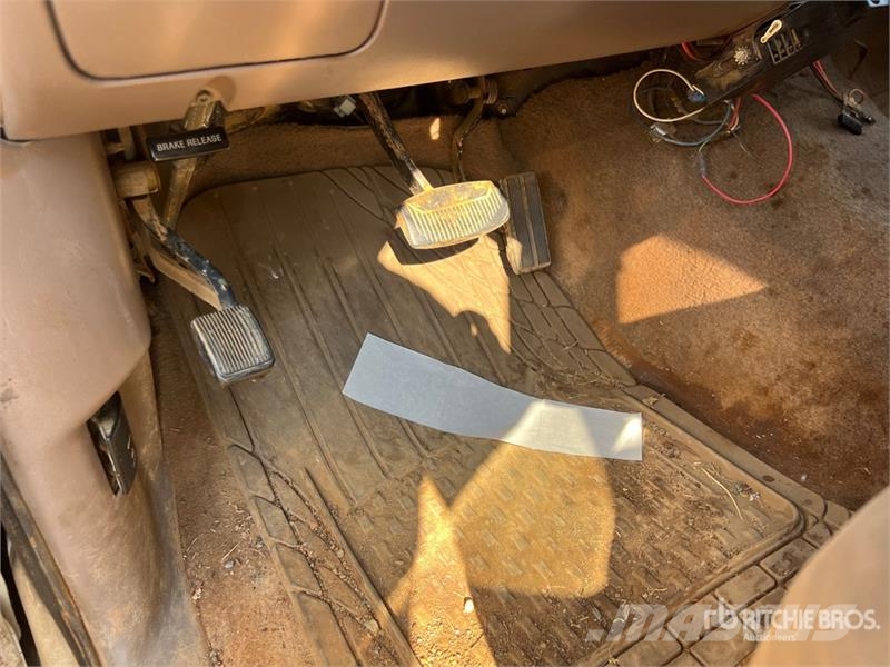 Ford F-350 XLT 4x2 Crew Cab Pickup Інше