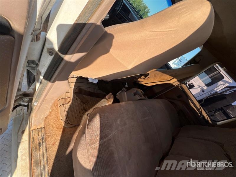 Ford F-350 XLT 4x2 Crew Cab Pickup Інше