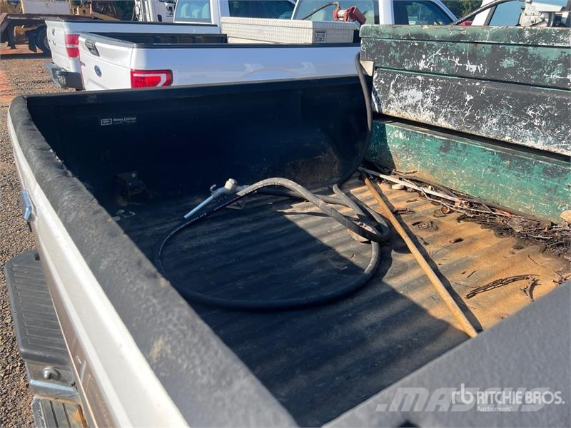 Ford F-350 XLT 4x2 Crew Cab Pickup Інше