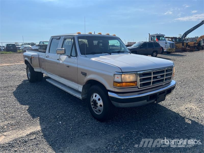 Ford F-350 XLT 4x2 Crew Cab Pickup Інше