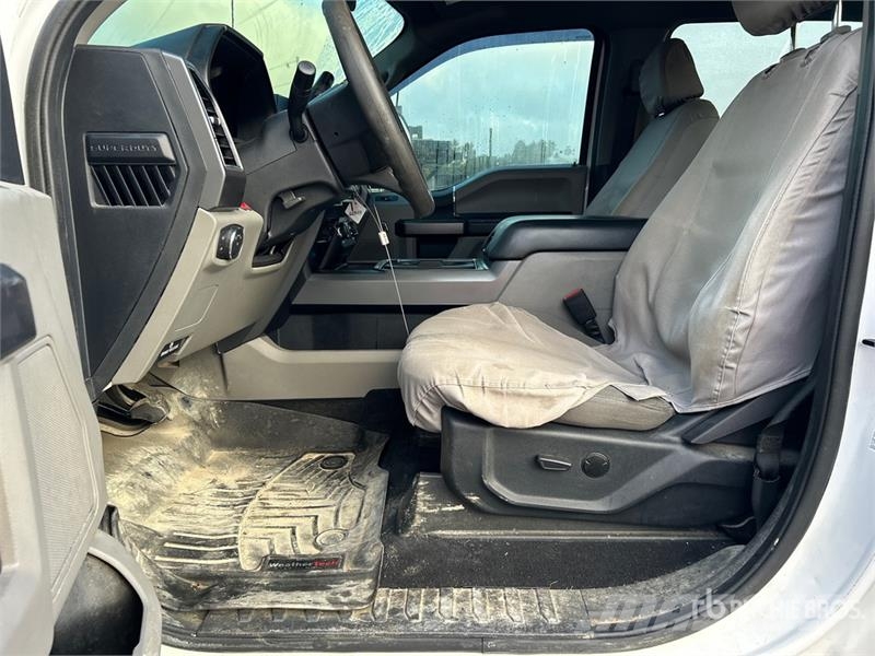 Ford F-350 XLT 4x4 Crew Cab Pickup Other