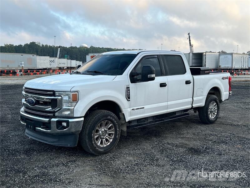Ford F-350 XLT 4x4 Crew Cab Pickup Other