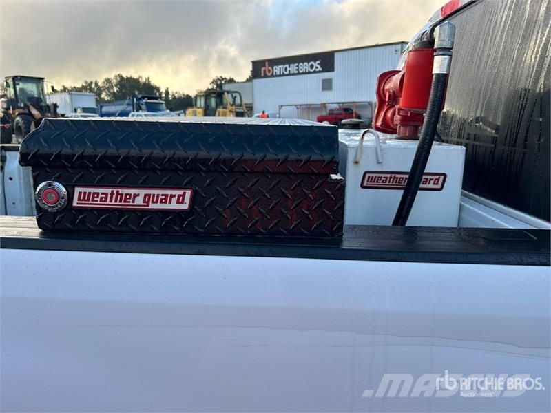 Ford F-350 XLT 4x4 Crew Cab Pickup Other