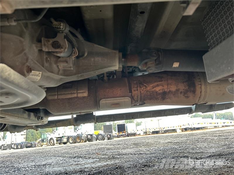 Ford F-350 XLT 4x4 Crew Cab Pickup Other
