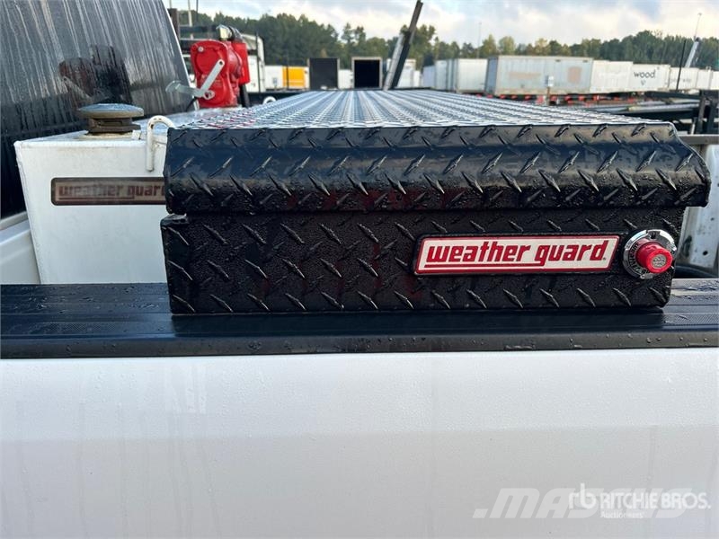 Ford F-350 XLT 4x4 Crew Cab Pickup Other