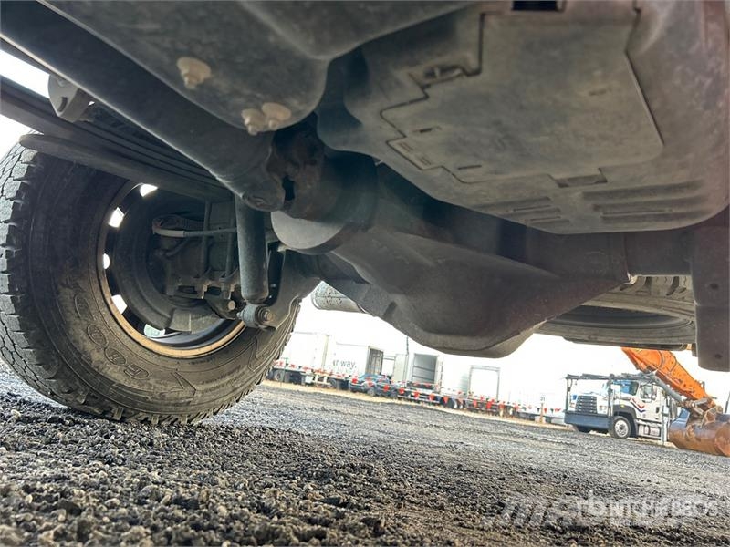 Ford F-350 XLT 4x4 Crew Cab Pickup Other