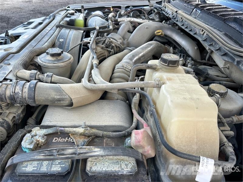 Ford F-350 XLT 4x4 Crew Cab Pickup Other