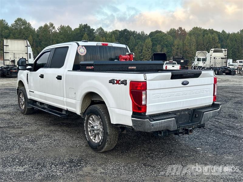 Ford F-350 XLT 4x4 Crew Cab Pickup Other
