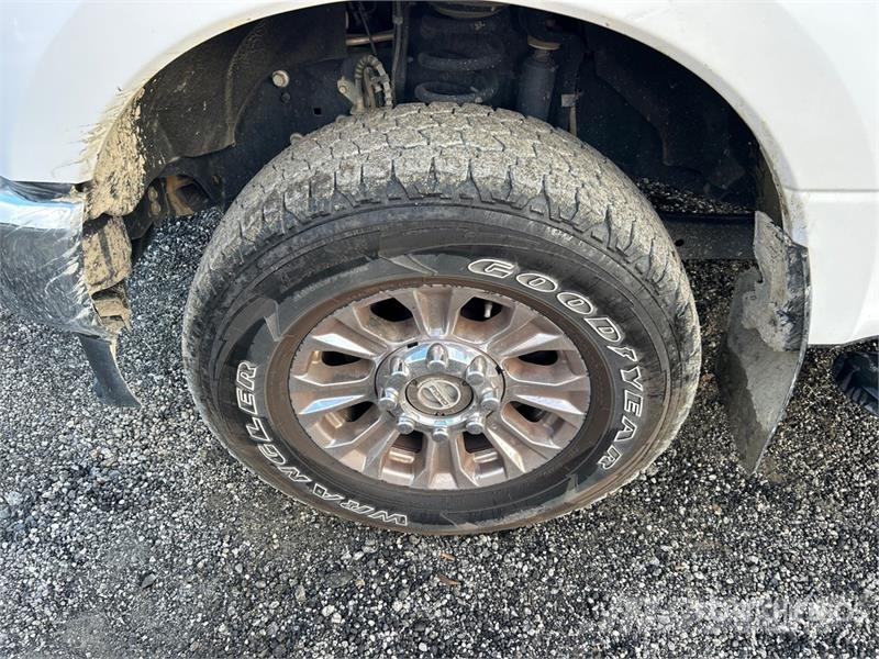 Ford F-350 XLT 4x4 Crew Cab Pickup Other
