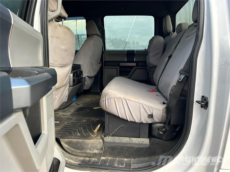 Ford F-350 XLT 4x4 Crew Cab Pickup Other