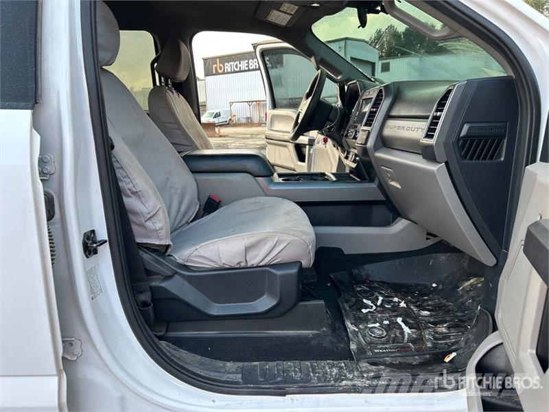 Ford F-350 XLT 4x4 Crew Cab Pickup Other