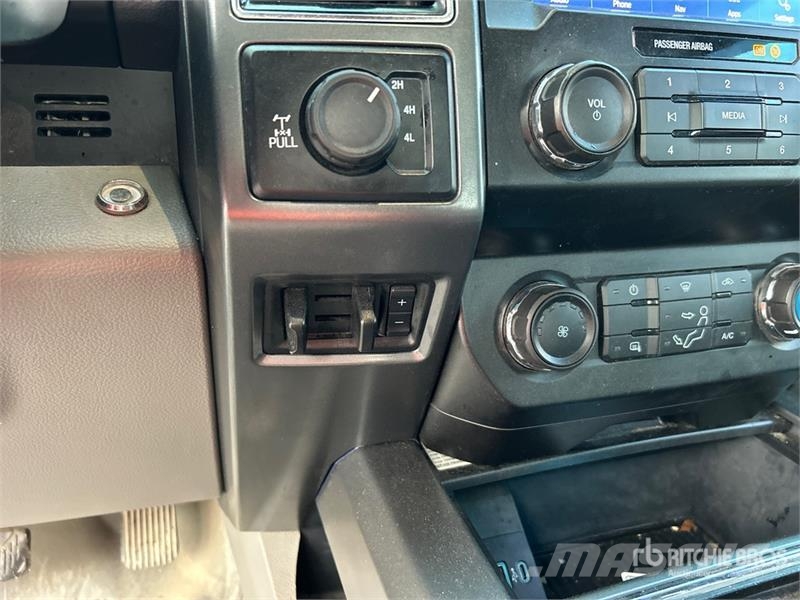 Ford F-350 XLT 4x4 Crew Cab Pickup Other