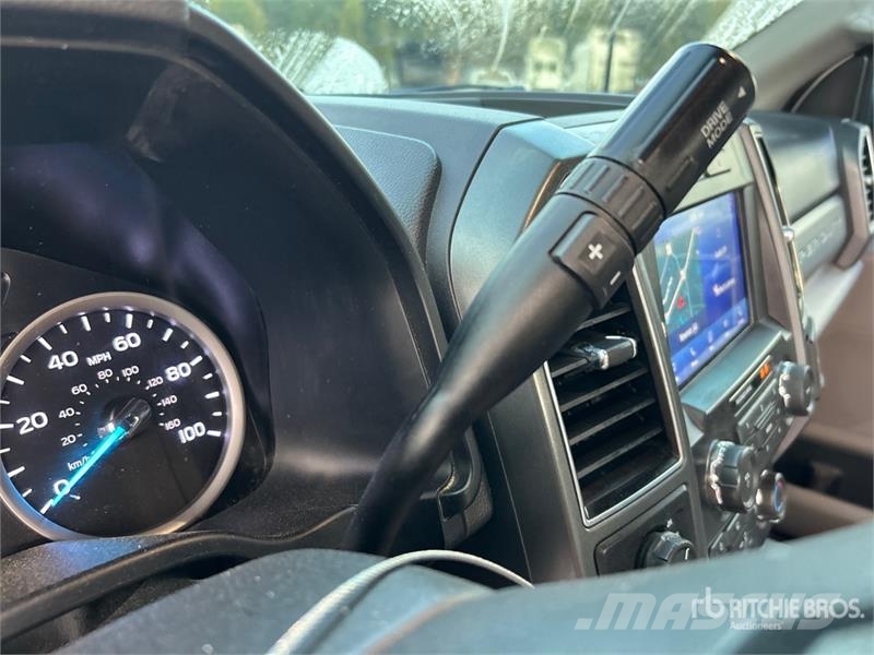 Ford F-350 XLT 4x4 Crew Cab Pickup Other