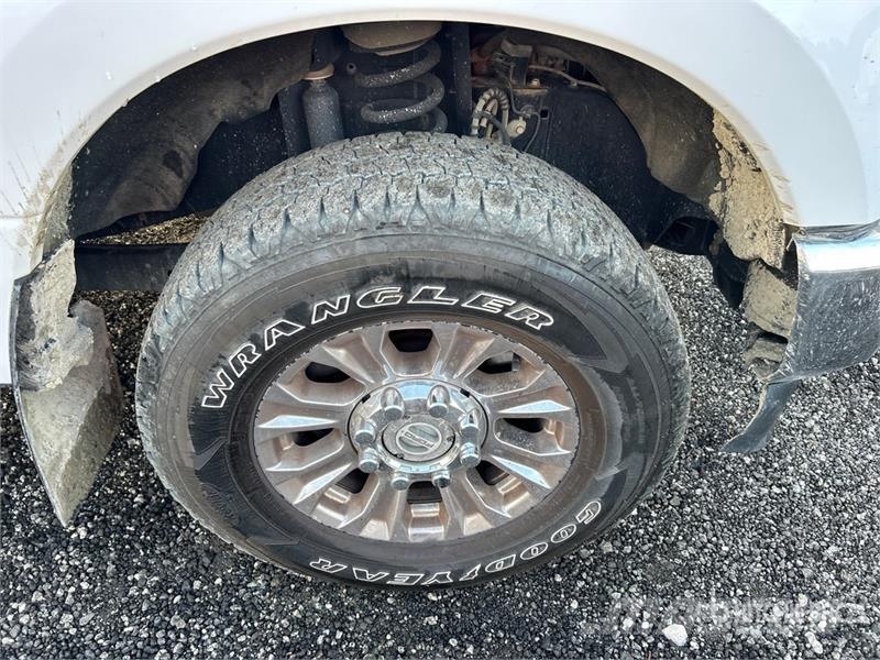 Ford F-350 XLT 4x4 Crew Cab Pickup Other