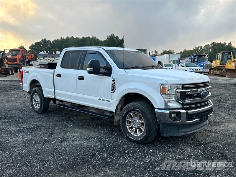Ford F-350 XLT 4x4 Crew Cab Pickup Other