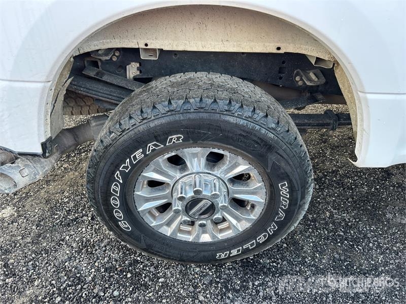 Ford F-350 XLT 4x4 Crew Cab Pickup Other