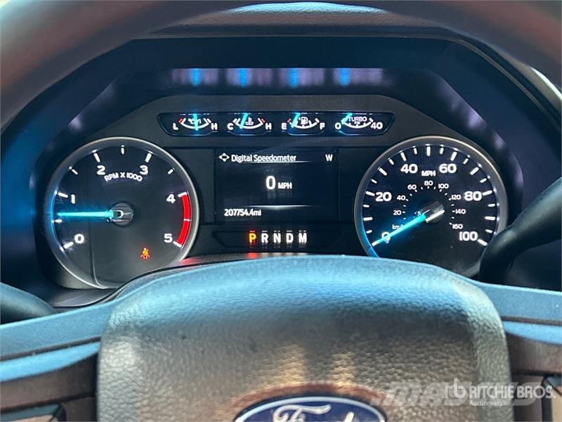Ford F-350 XLT 4x4 Crew Cab Pickup Other